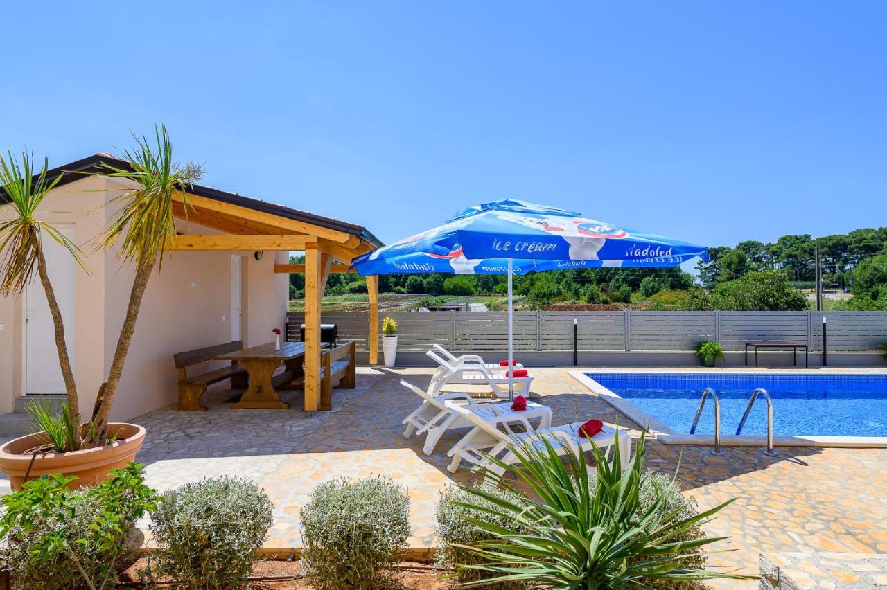 Stancija Amorozo 5 Poreč Exteriér fotografie